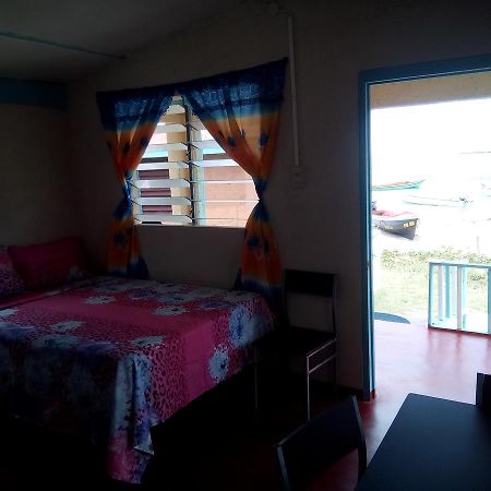 Waikiki Guest House Treasure Beach Ngoại thất bức ảnh