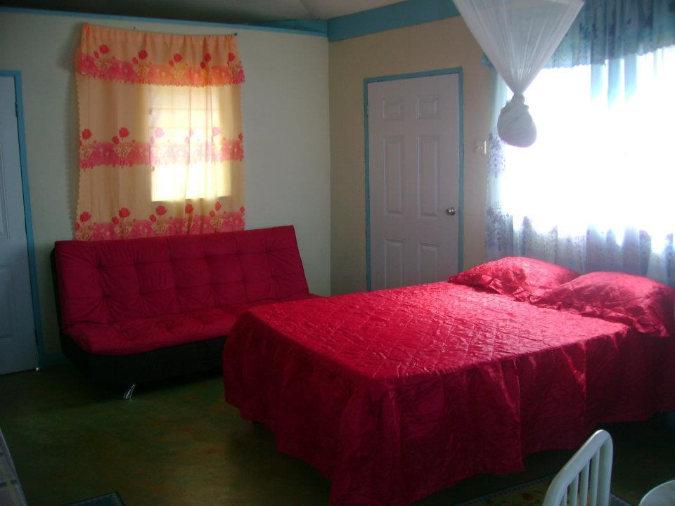 Waikiki Guest House Treasure Beach Phòng bức ảnh