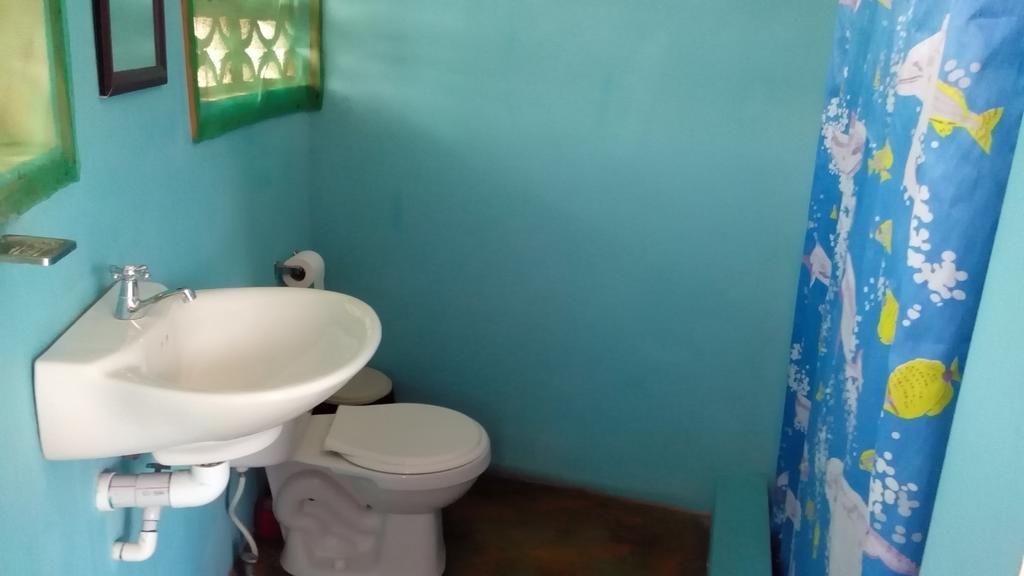 Waikiki Guest House Treasure Beach Phòng bức ảnh