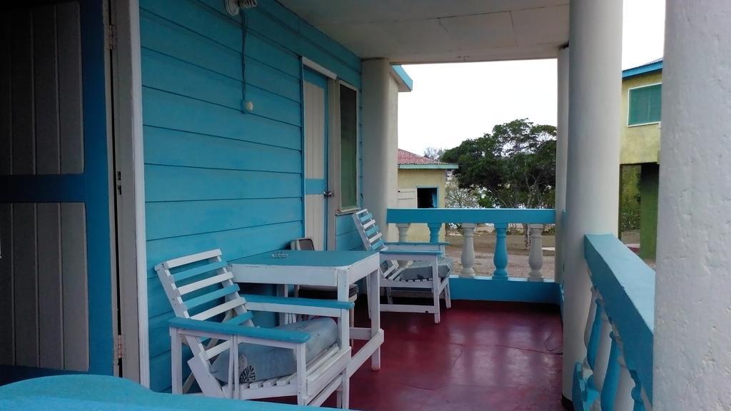 Waikiki Guest House Treasure Beach Ngoại thất bức ảnh