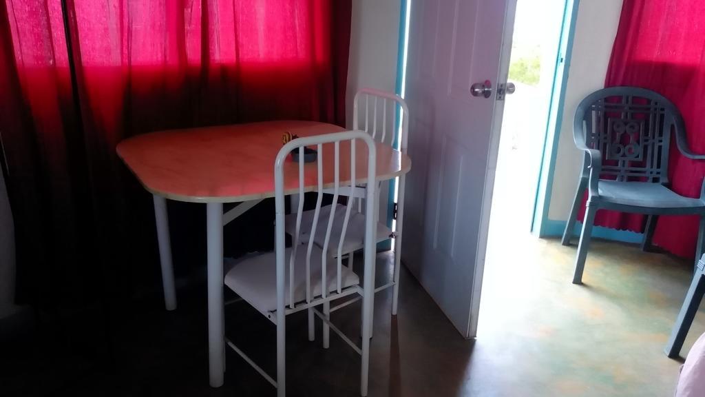 Waikiki Guest House Treasure Beach Phòng bức ảnh