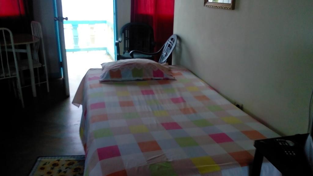 Waikiki Guest House Treasure Beach Phòng bức ảnh