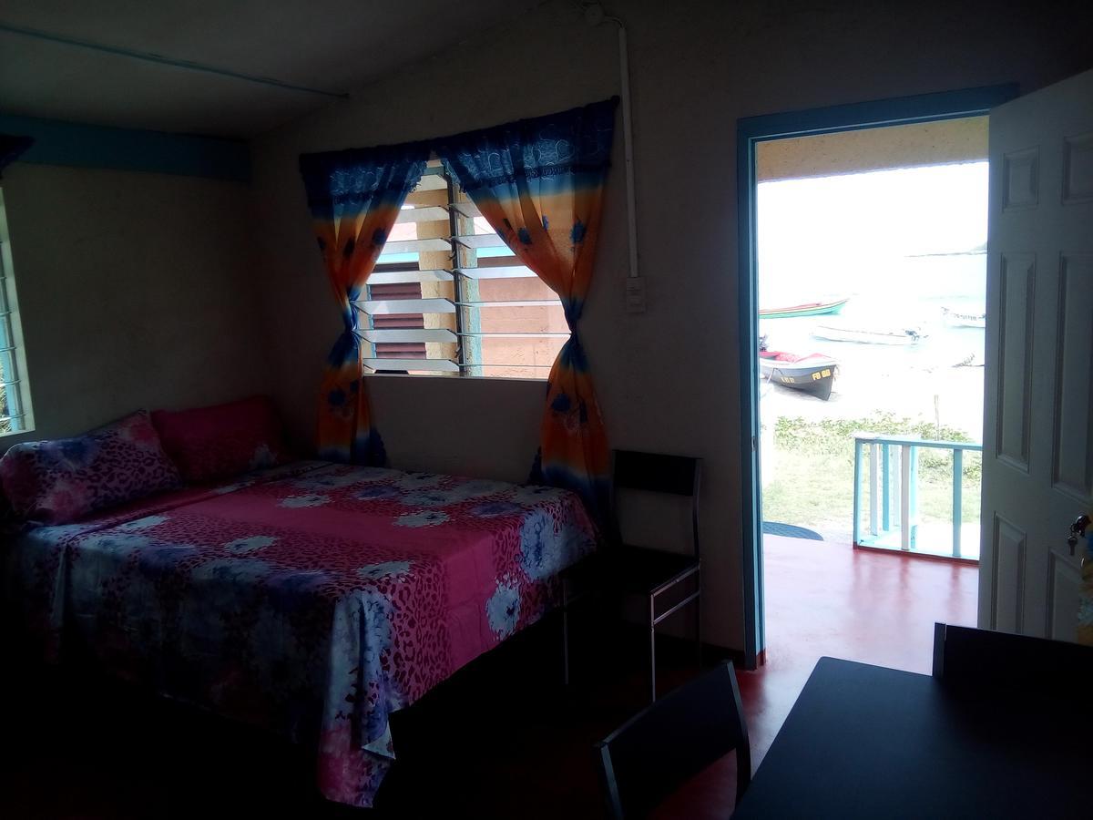 Waikiki Guest House Treasure Beach Ngoại thất bức ảnh