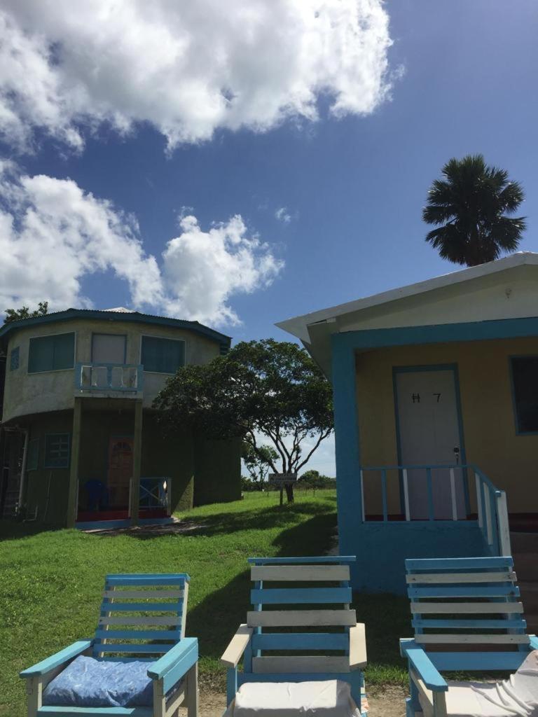 Waikiki Guest House Treasure Beach Ngoại thất bức ảnh