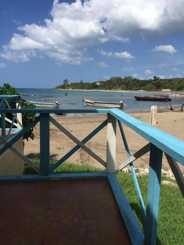 Waikiki Guest House Treasure Beach Ngoại thất bức ảnh